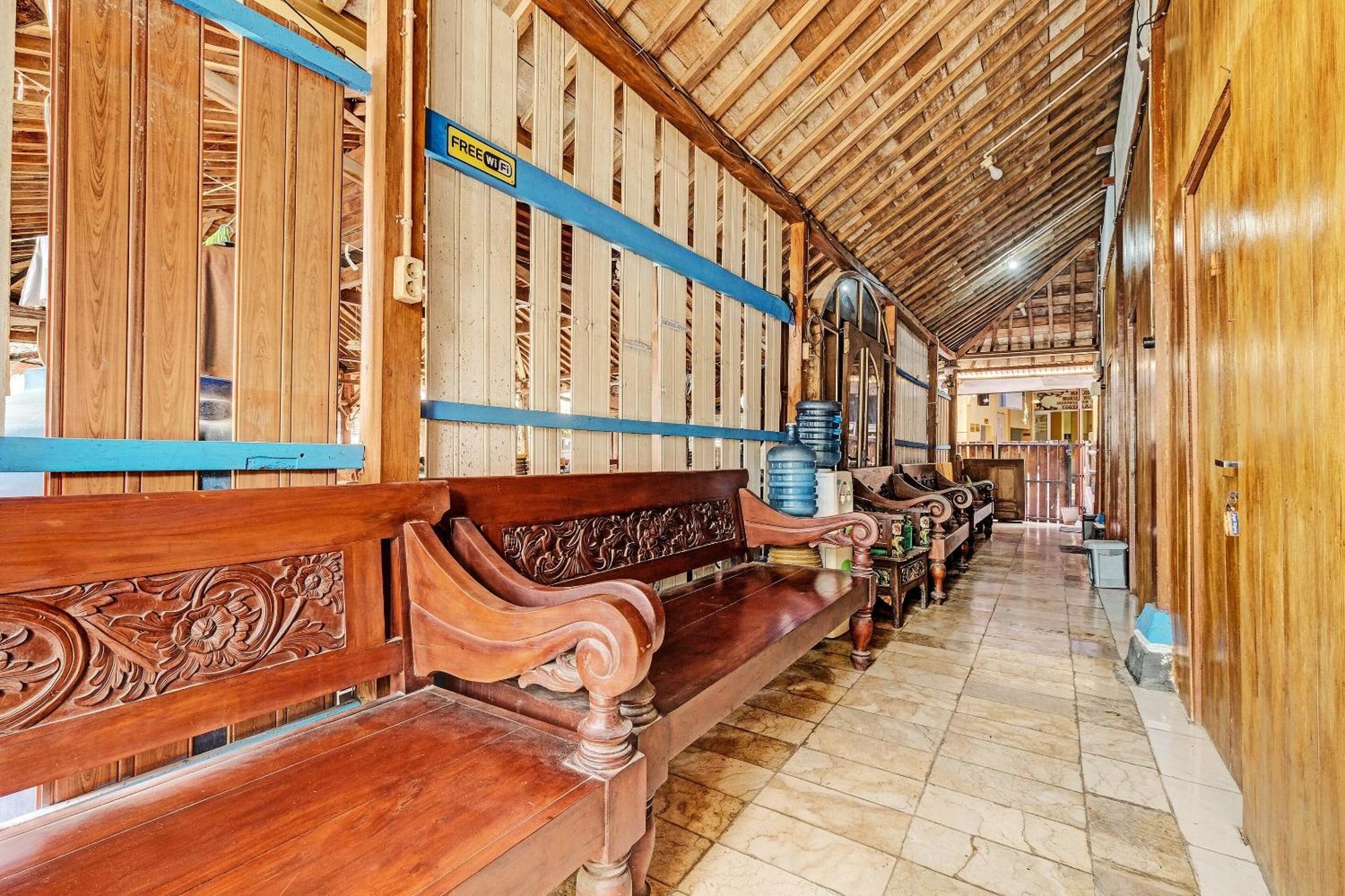 Spot On 91916 Joglo Doyong Homestay Syariah ジョグジャカルタ エクステリア 写真