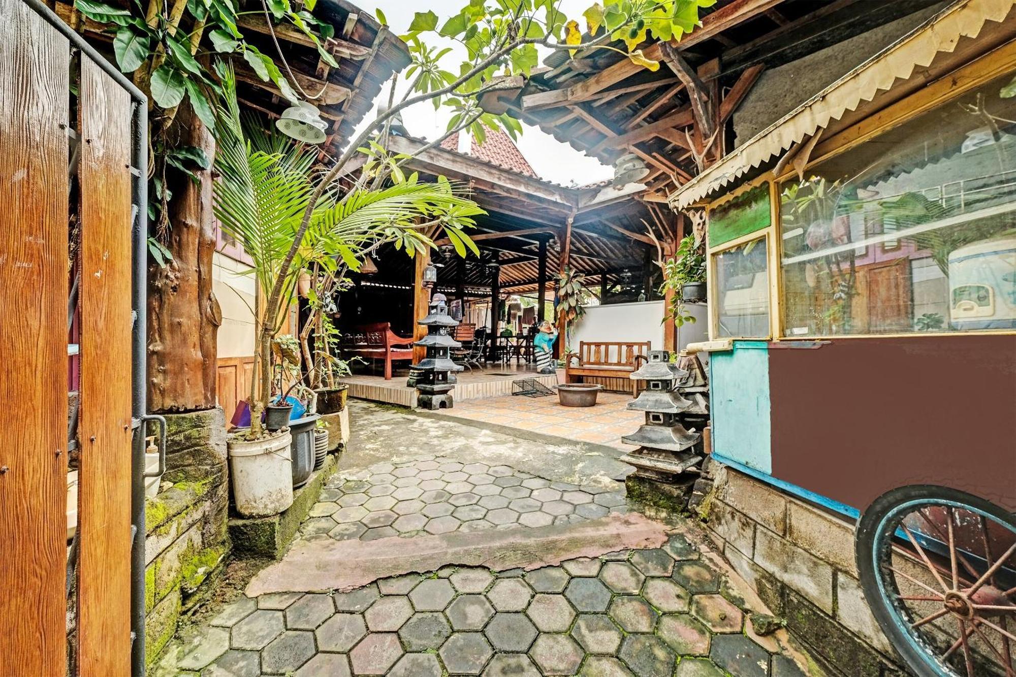Spot On 91916 Joglo Doyong Homestay Syariah ジョグジャカルタ エクステリア 写真
