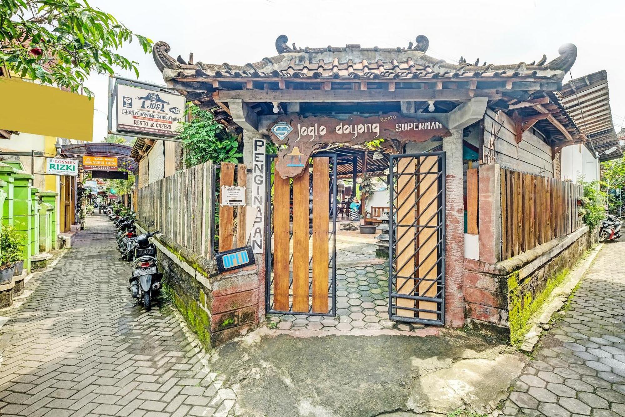 Spot On 91916 Joglo Doyong Homestay Syariah ジョグジャカルタ エクステリア 写真